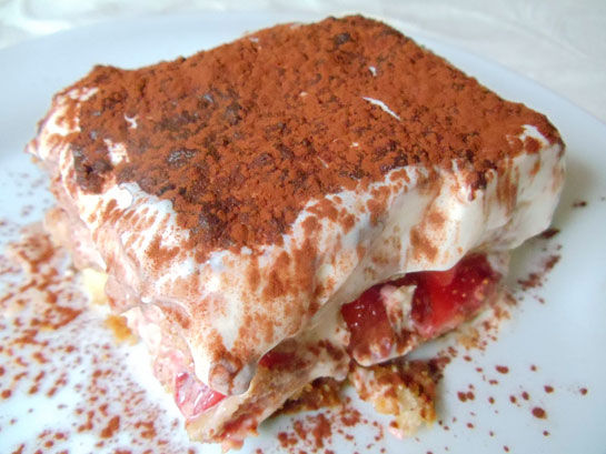 Çilekli Tiramisu Tarifi ve Malzemeleri